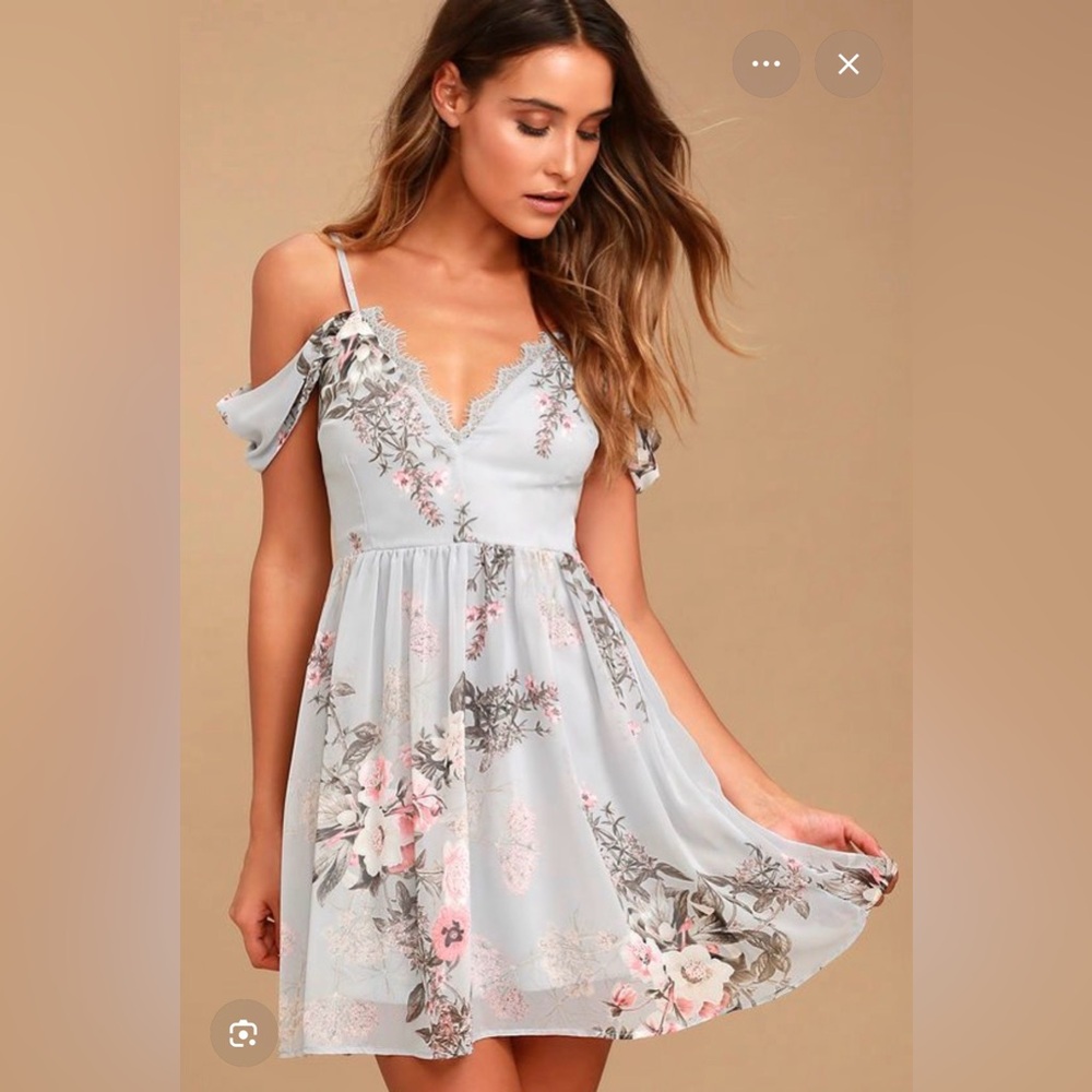 Lulus Verona Light Blue Floral Print Off-the-Shoulder Lace Dress
Size: Small